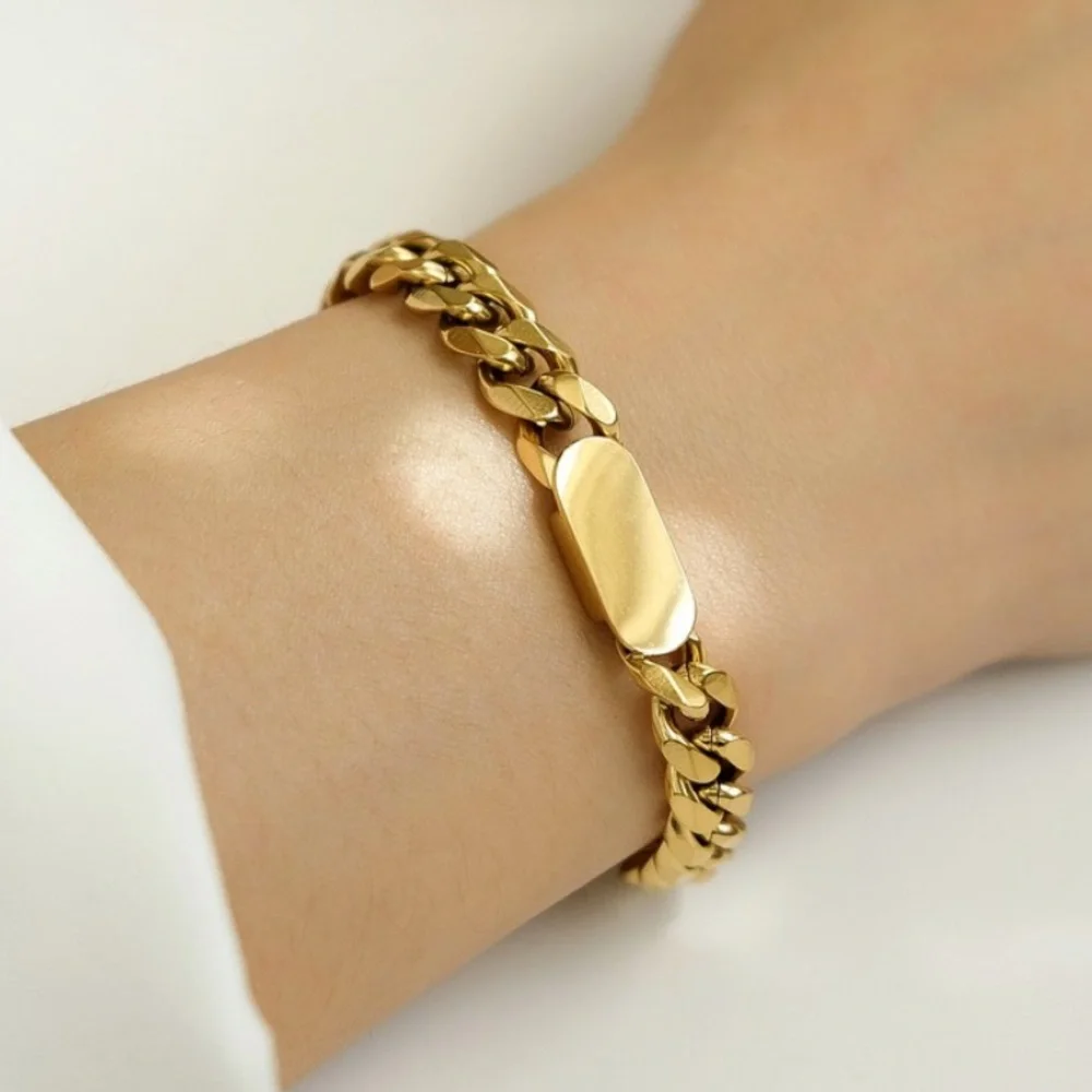 Link Chain Bracelet | Gold Plated Stainless Steel - Picture 3 of 3
